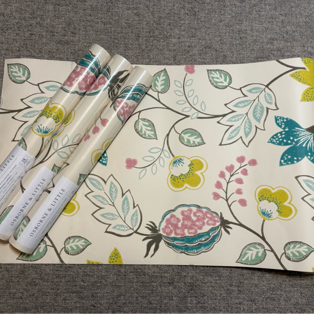 Osborne & Little. High End Floral Wallpaper - Multicolor